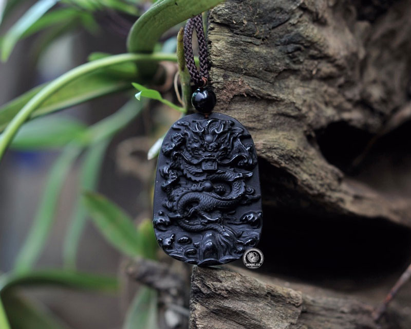mặt dây chuyền đá màu đen thủy tinh núi lửa